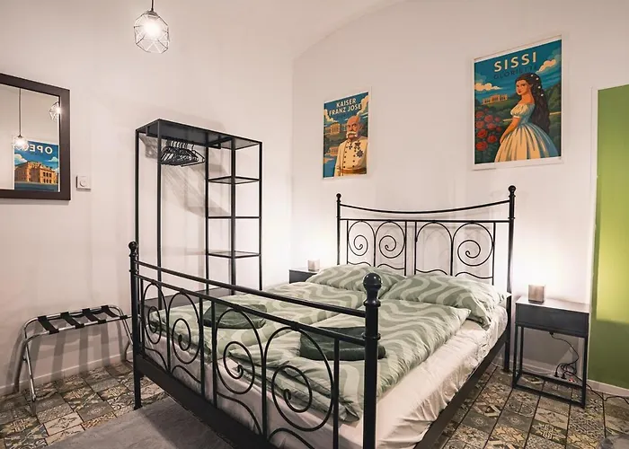 Apartment At Schoenbrunn #8 *